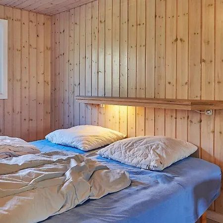 12 Person In Aakirkeby Nyaraló