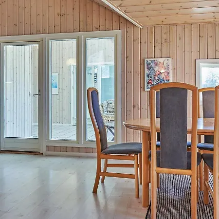 12 Person In Aakirkeby